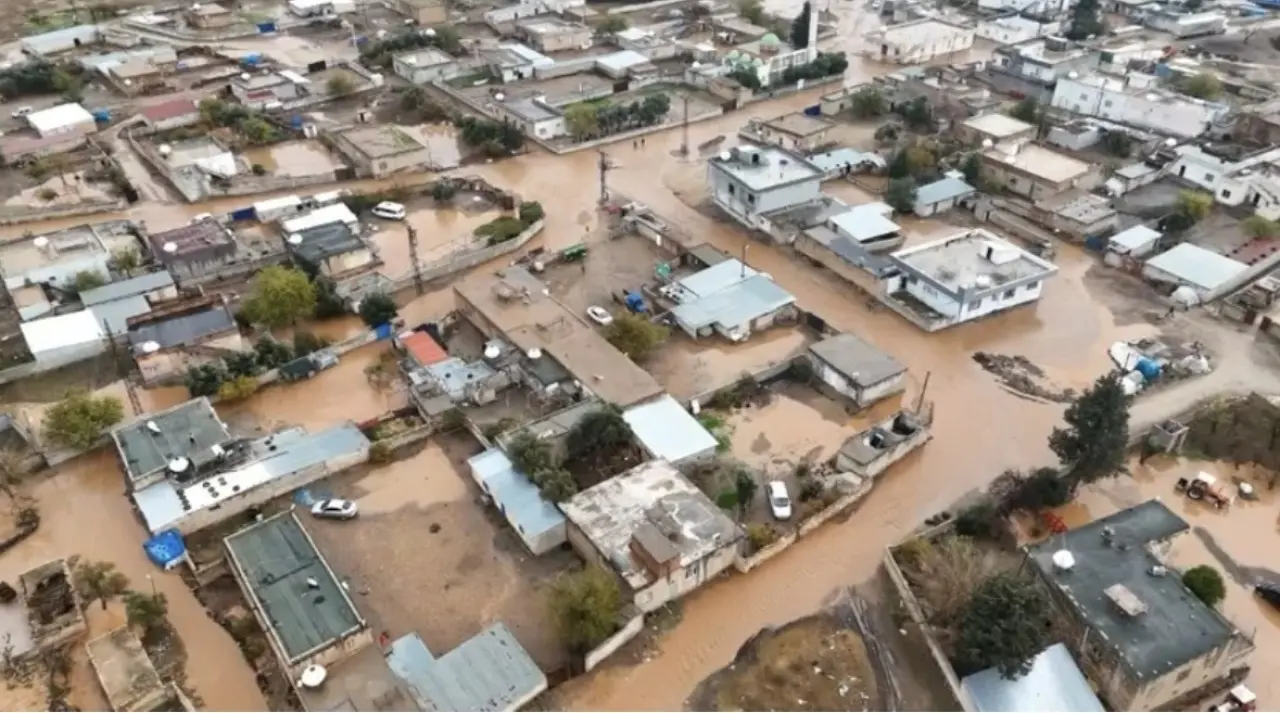 Kızıltepe’de Demet Mahallesi’nde sağanak sonrası evler su altında kaldı 2