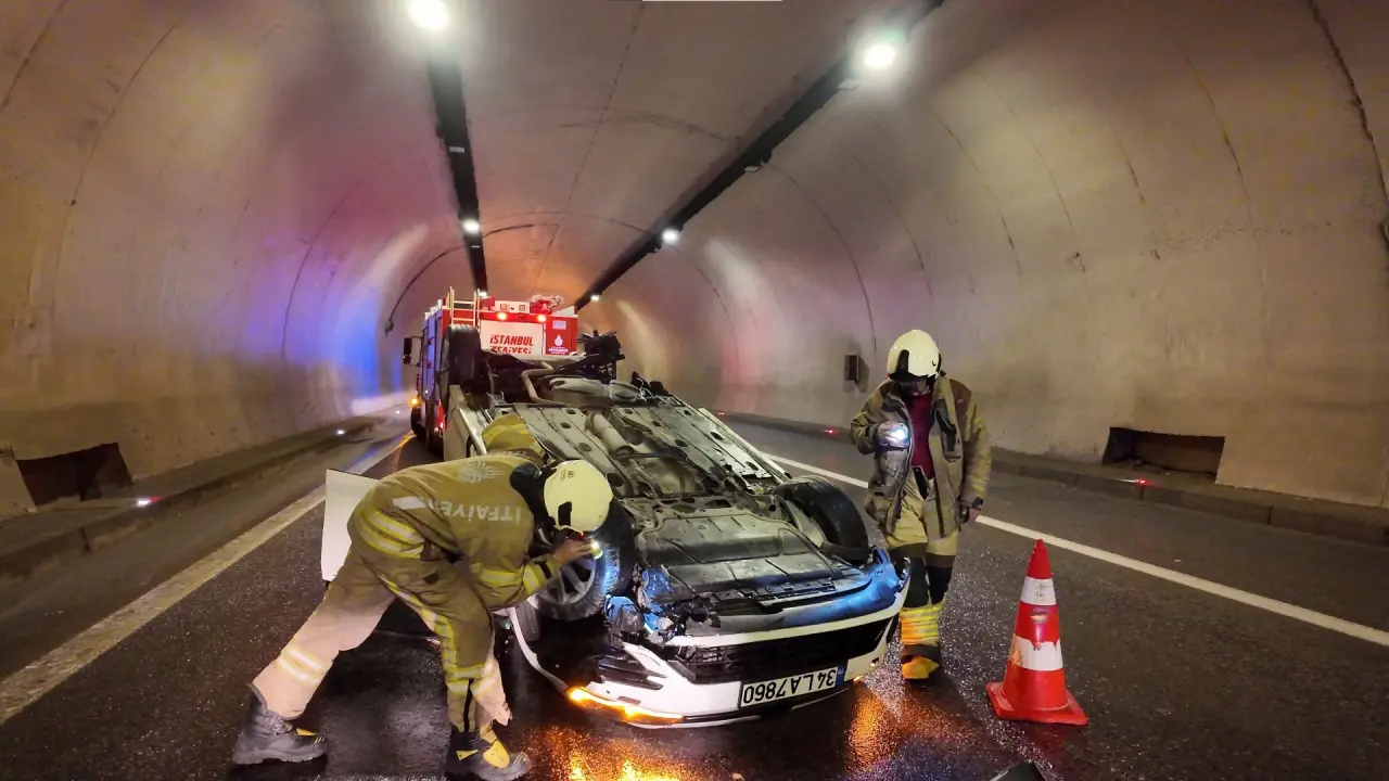 Üsküdar'da yağmur felaketi! Tünelde takla attı 1