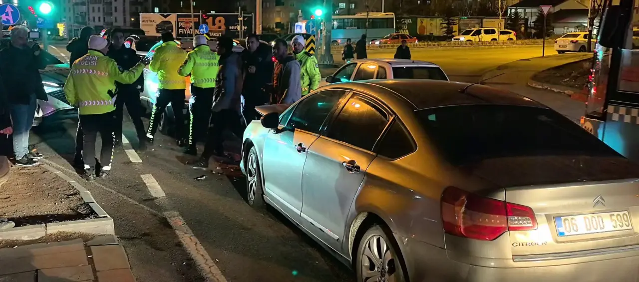 Erzurum'da zincirleme kaza! Trafik durma noktasına geldi 4