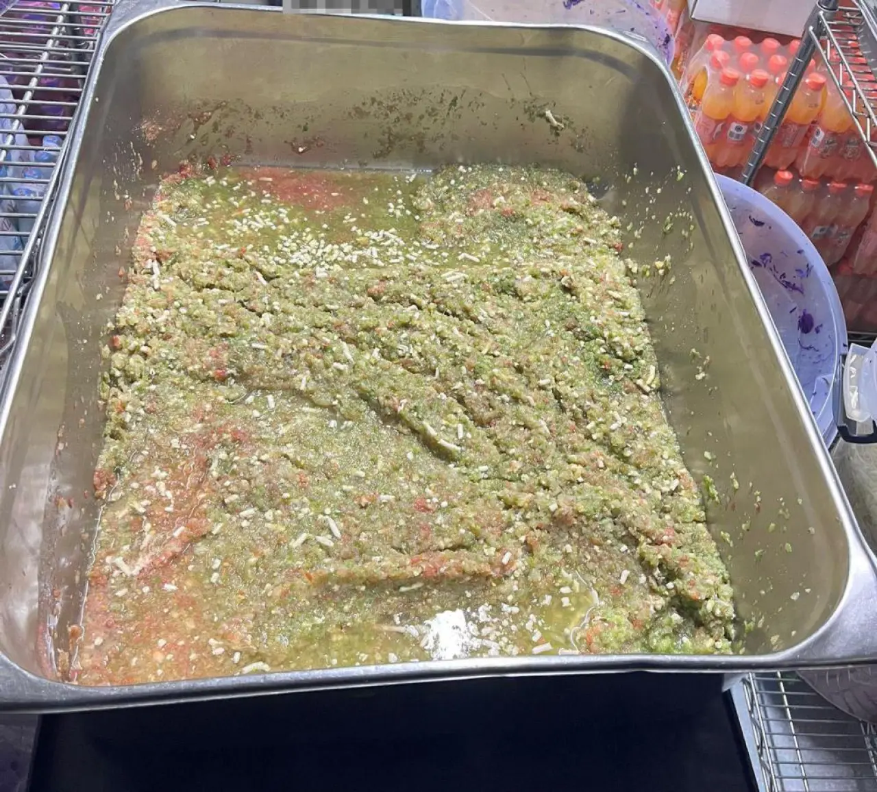 Halk sağlığıyla oynadılar! Ruhsatsız depoda binlerce kilo çürük gıda yakalandı 2