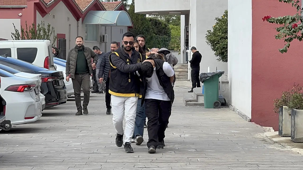 Adana'da korkunç cinayet! Sevgilisi eski aşkını öldürdü, balkondan atlayarak kaçtı 6