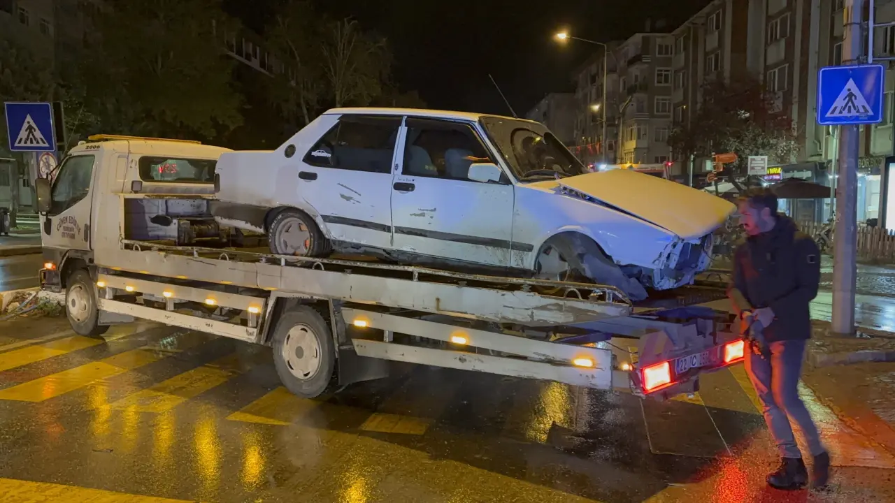 Edirne’de korku dolu anlar! Alkollü sürücü bariyerleri yıktı, karşı şeride uçtu 7