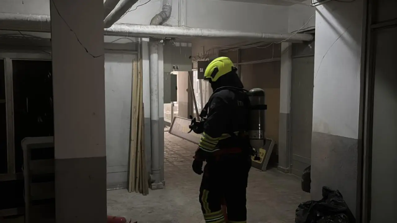 İş merkezinde kaçak otel! Yangın paniği yarattı 1