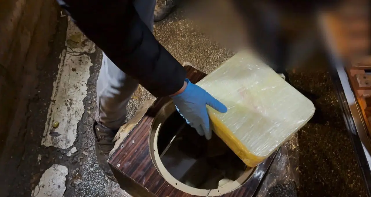 Şeytanın bile aklına gelmezdi: Ses sisteminden zehir fışkırdı! 4