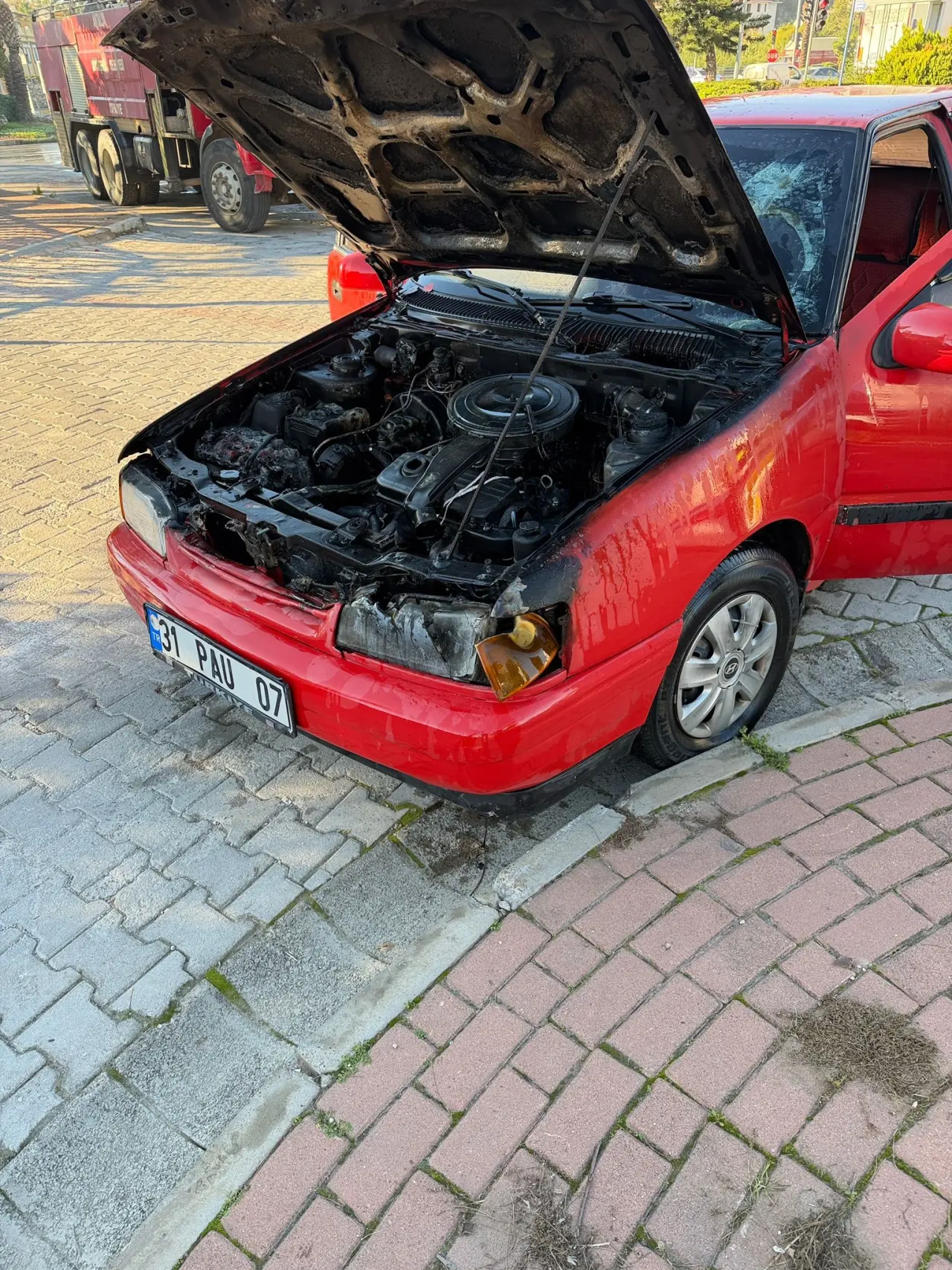 D-400 karayolunda korku dolu anlar: Araç alev topuna döndü! 3