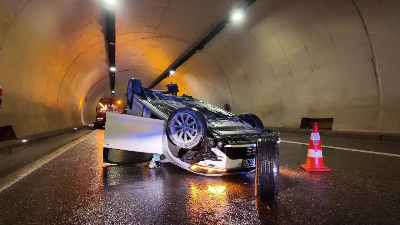 Üsküdar'da yağmur felaketi! Tünelde takla attı 3