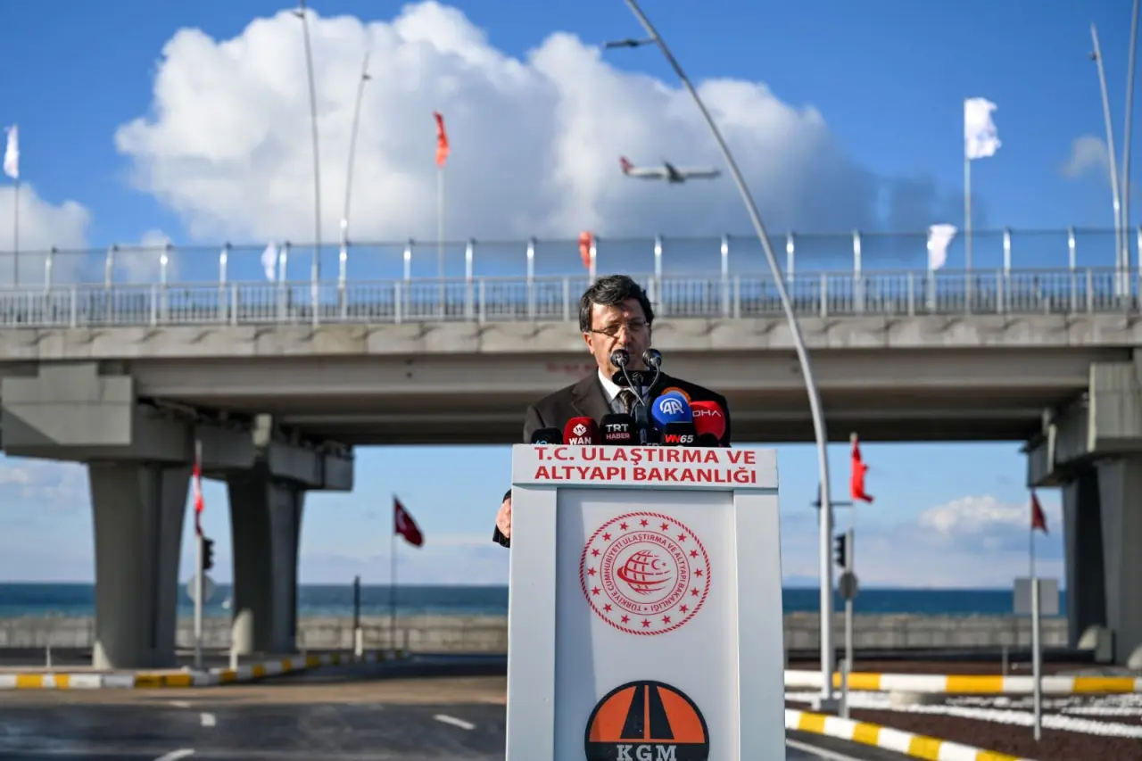 VAN ÇEVRE YOLU’NDA 28 KİLOMETRELİK BÖLÜM HİZMETE AÇILDI 1