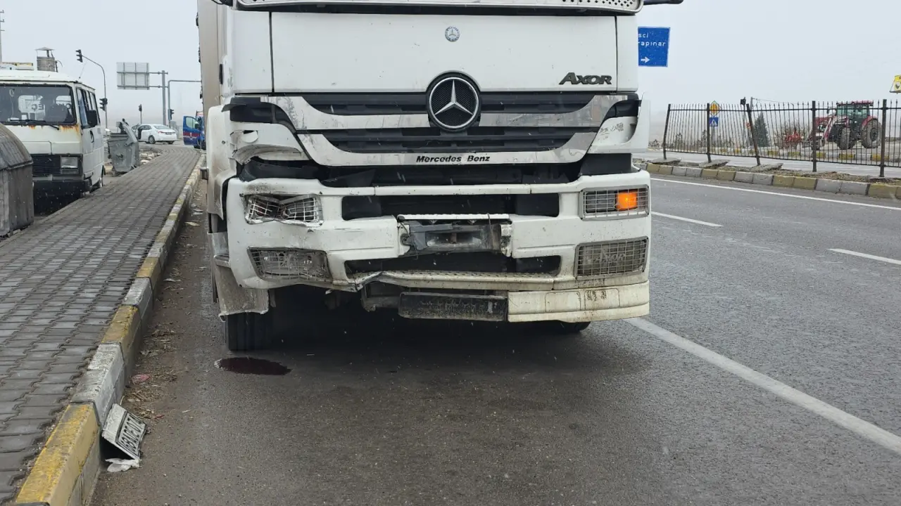 Yarı final dönüşü korkunç kaza! 4'ü hakem 5 yaralı 4