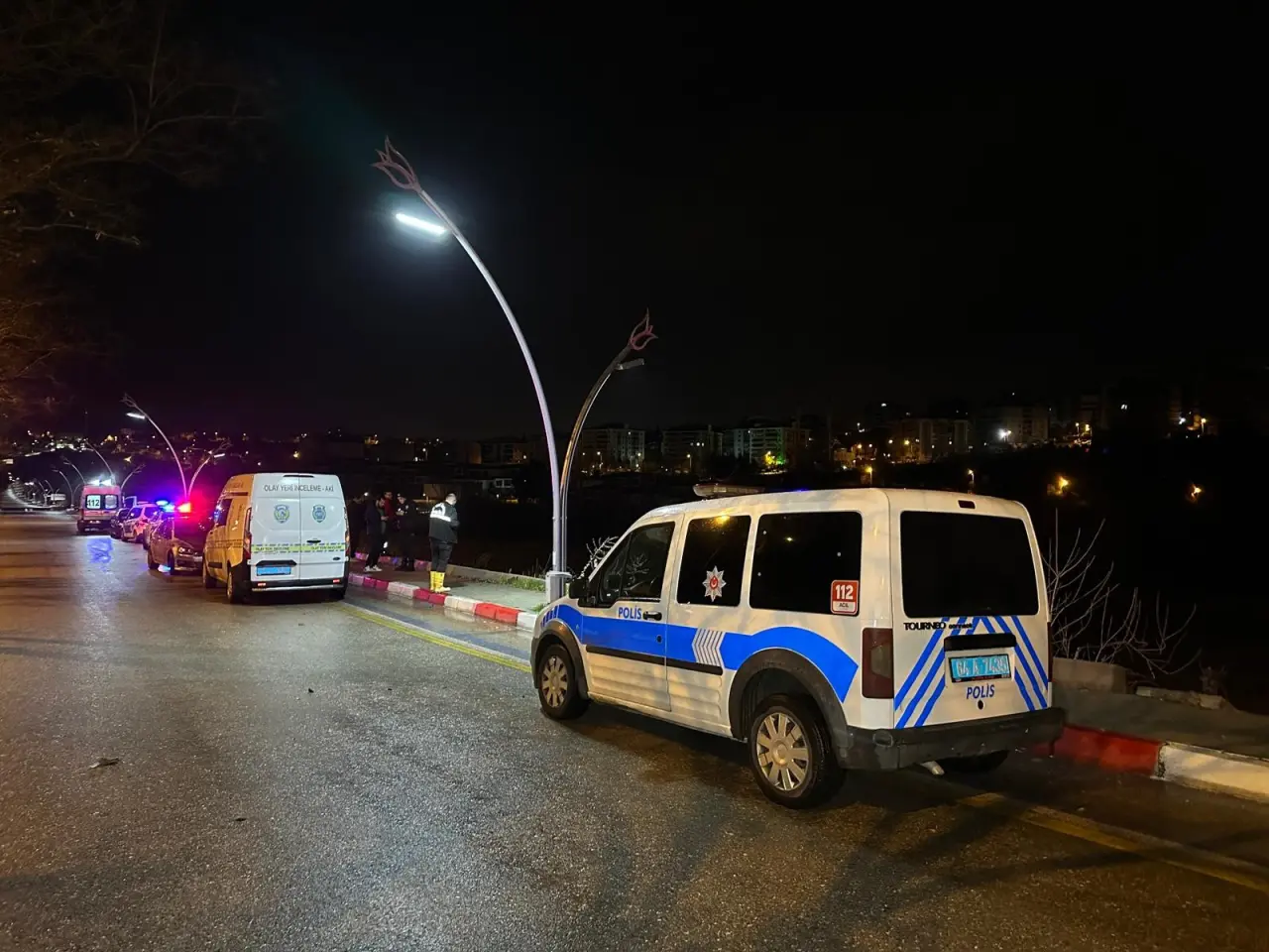 Gece yolculuğu felaketle bitti! Uşak’ta otomobil hurdaya döndü 3