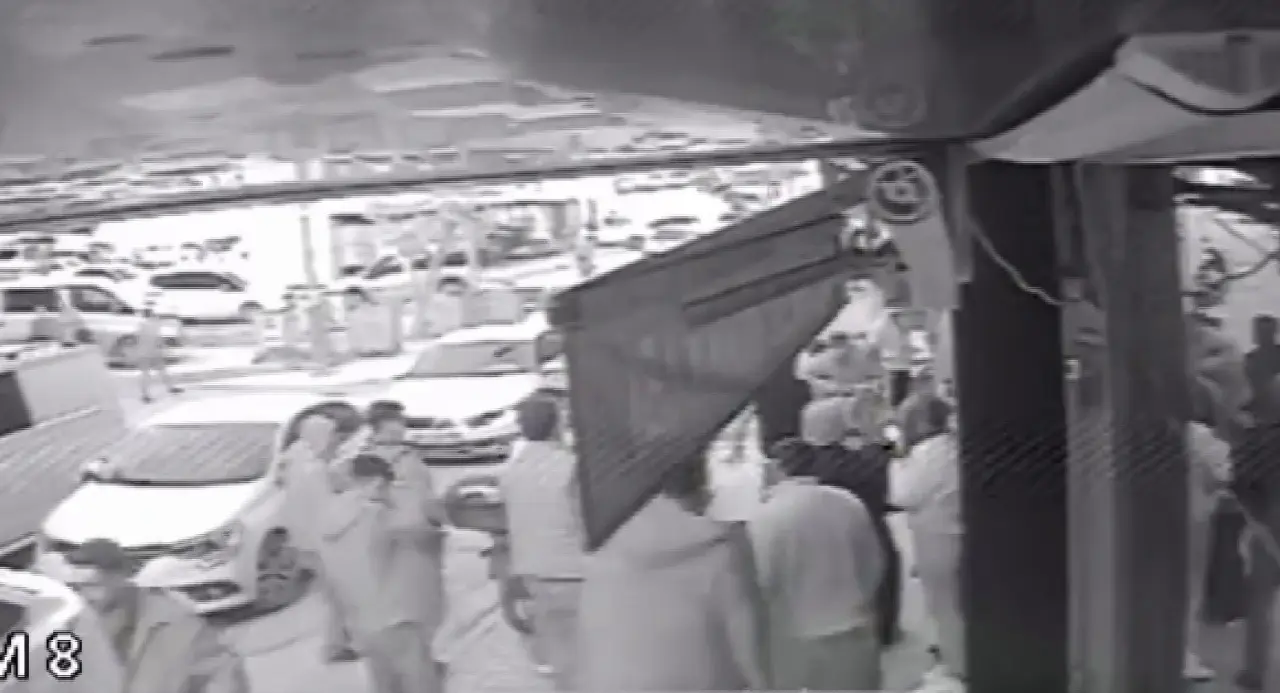 Adıyaman’da sokakta gerilim! Genç kızlara yapılan hareket kavga çıkardı 1