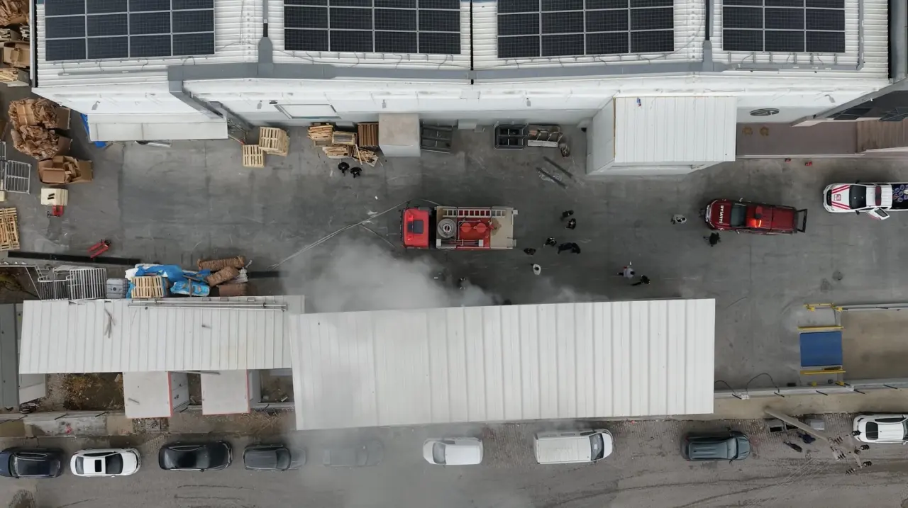 İlk yangını söndürmeye çalışırken bir başka fabrika alev aldı! 1