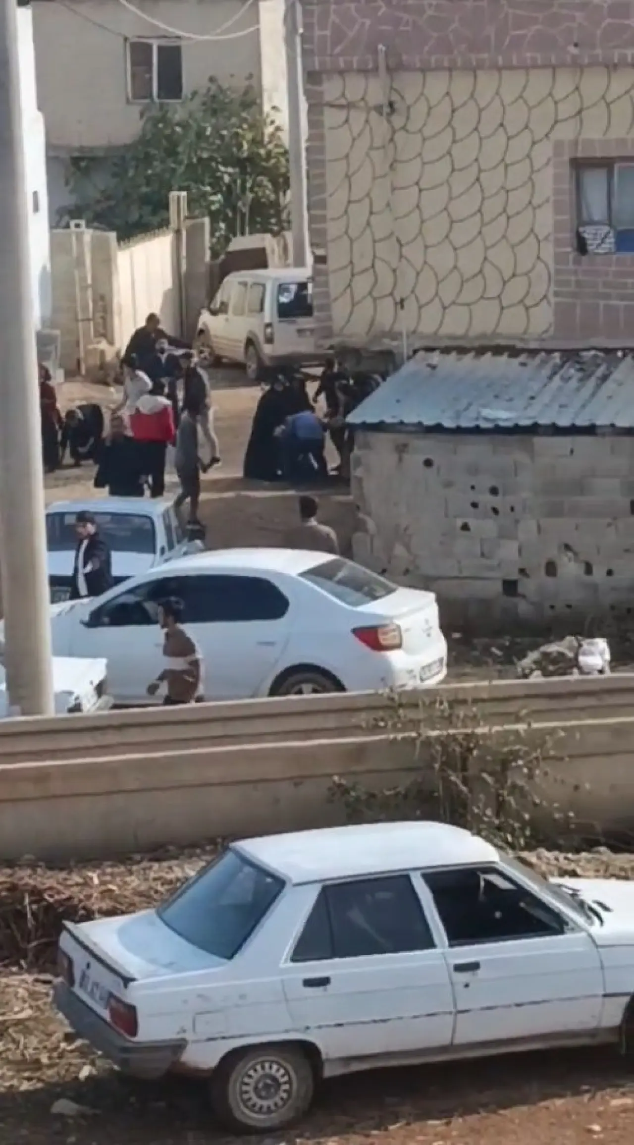 Şanlıurfa’da çocuk kavgası kanlı sokak savaşına dönüştü! Taş, sopa ve silahlar 2