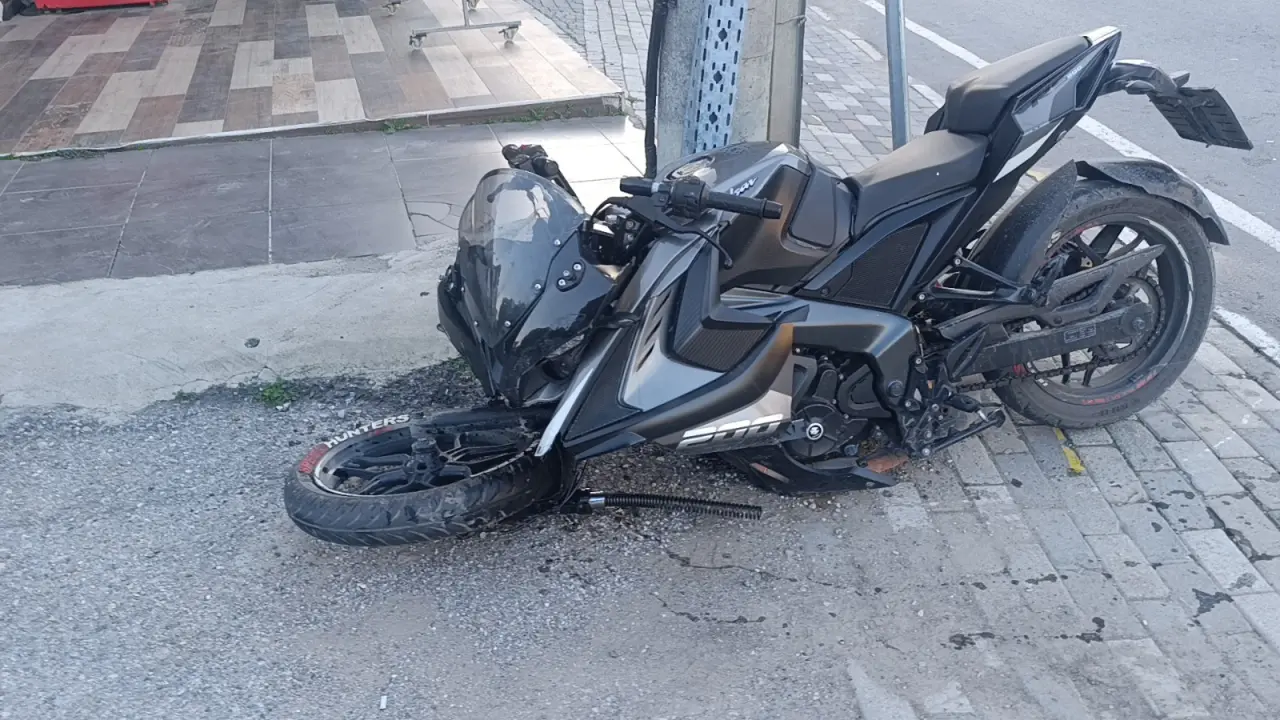 Manavgat’ta feci kaza! Motosiklet sürücüsü metrelerce savruldu 3