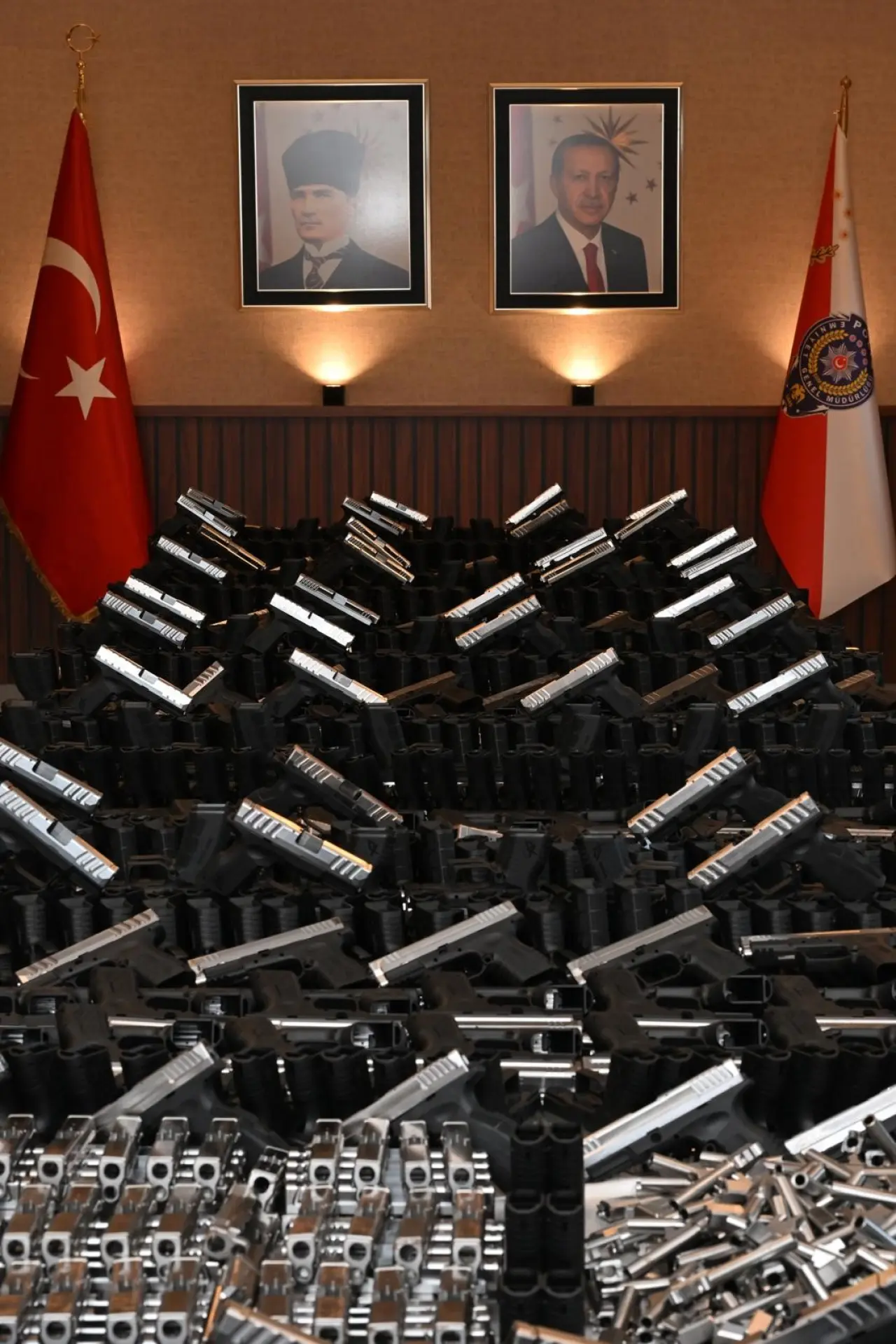 Yolcu otobüsünde silah atölyesi gibi sevkiyat! 6