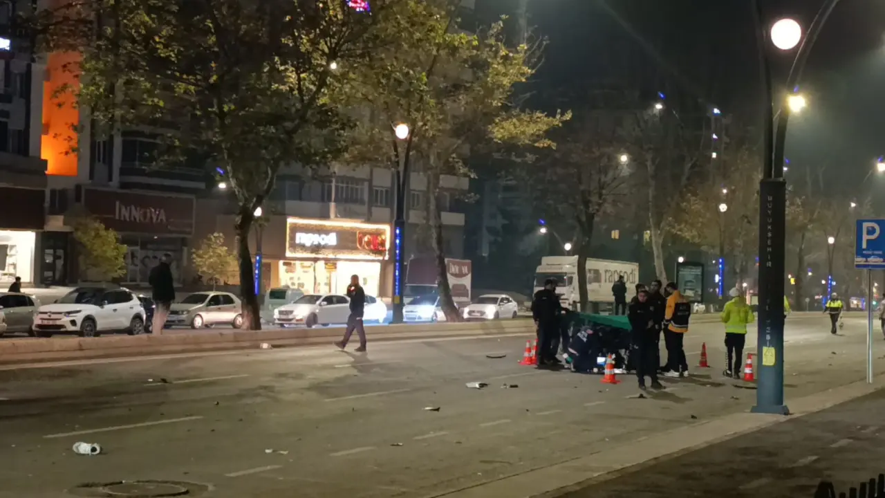 Kahramanmaraş'ta yarış yaptıkları öne sürülen araçlar motosikleti biçti! 1 ölü, 1 ağır yaralı 3