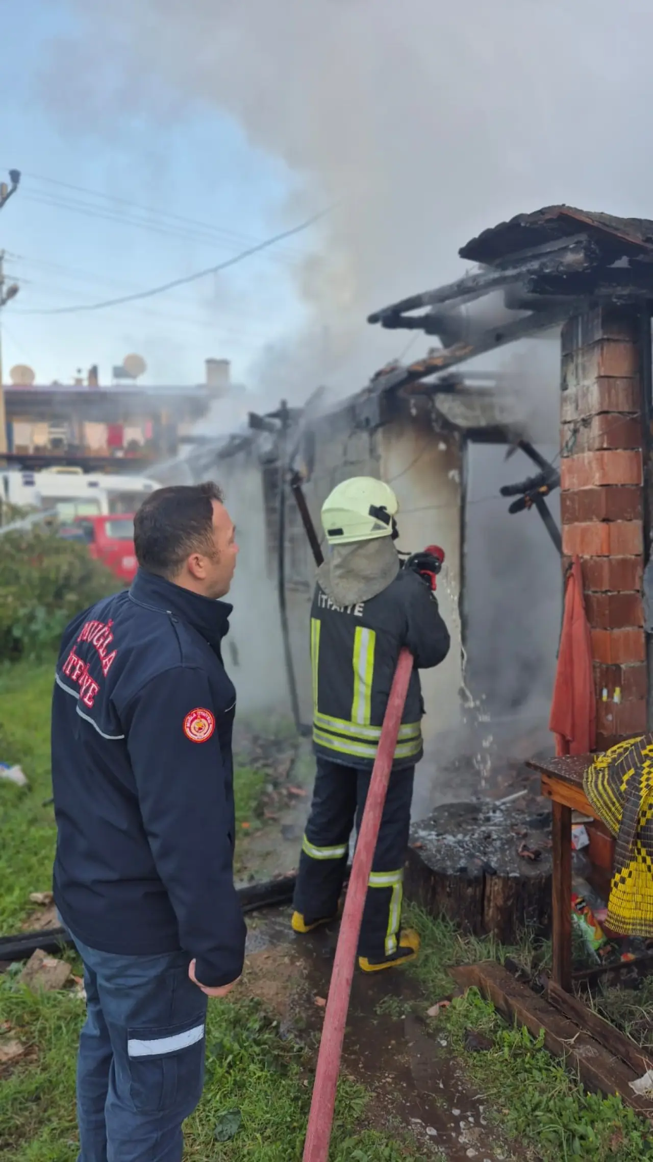 Fethiye’de korku dolu anlar! Ev alevlere teslim oldu 2