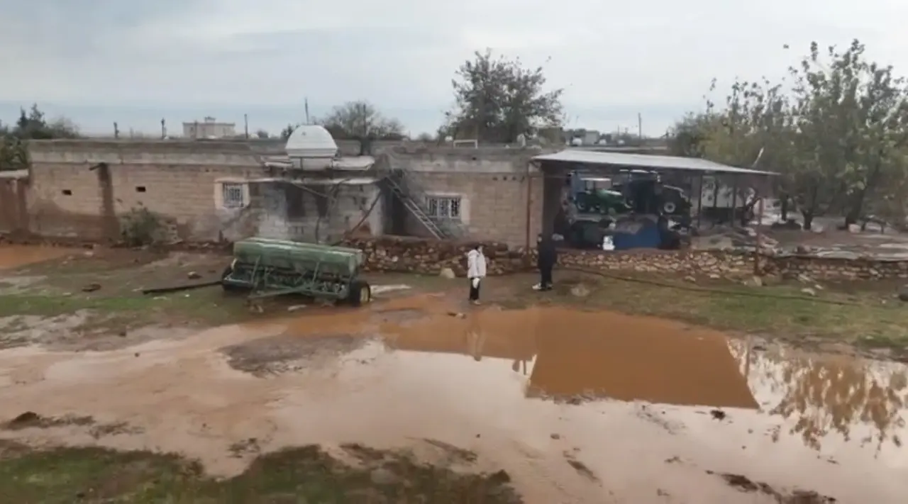 Kızıltepe’de Demet Mahallesi’nde sağanak sonrası evler su altında kaldı 3