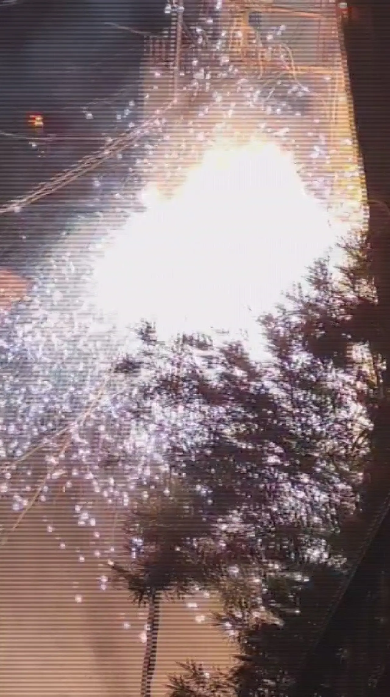 Hatay’da elektrik kabloları havai fişek gibi patladı: Geceyi gündüze çevirdi! 4