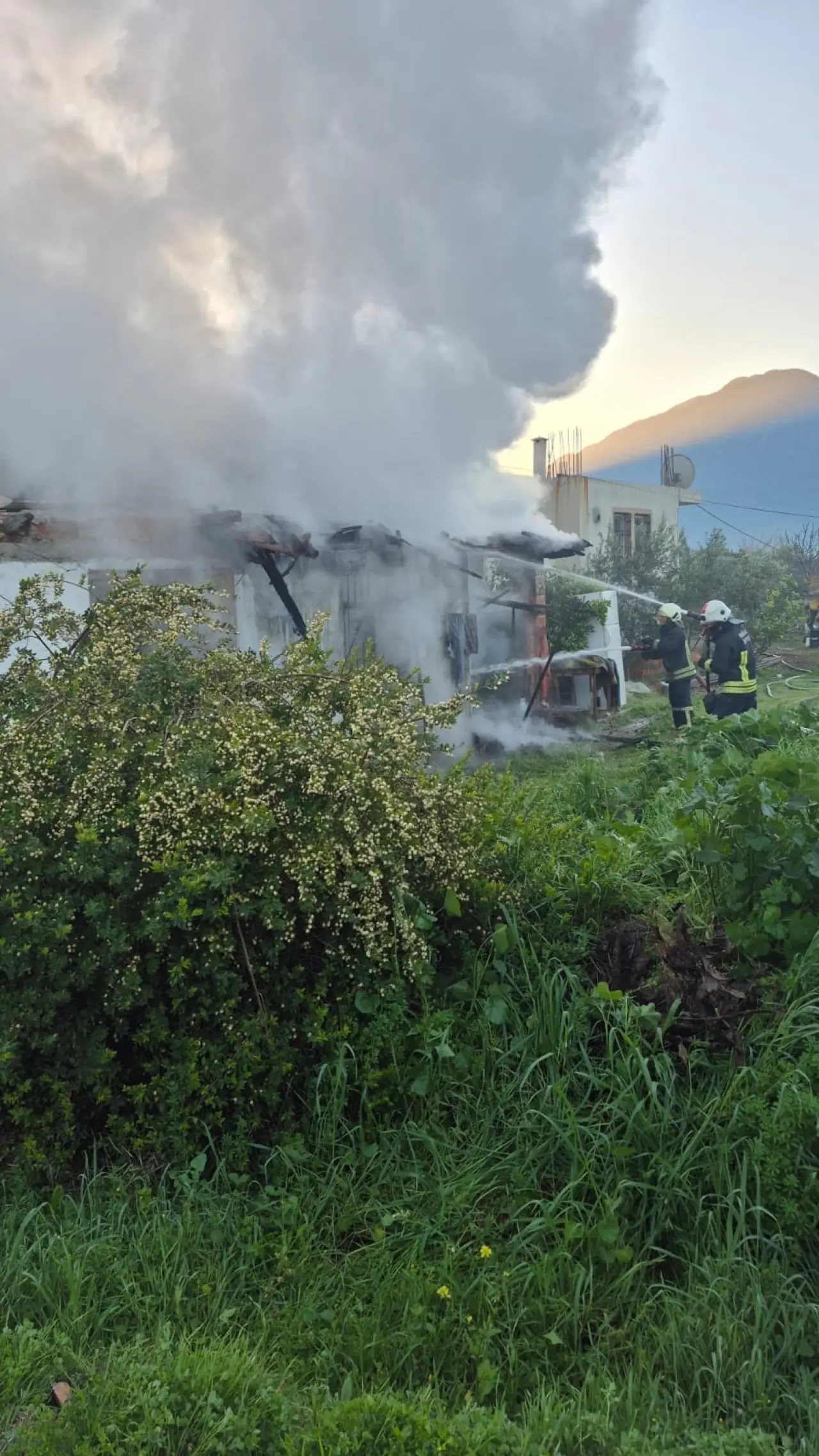 Fethiye’de korku dolu anlar! Ev alevlere teslim oldu 4