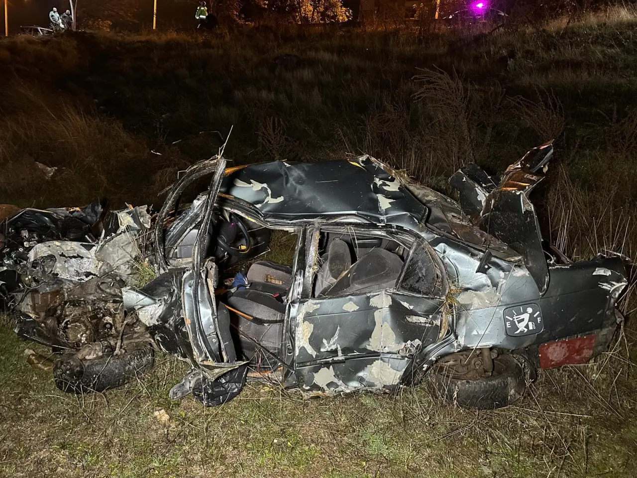 Gece yolculuğu felaketle bitti! Uşak’ta otomobil hurdaya döndü 1