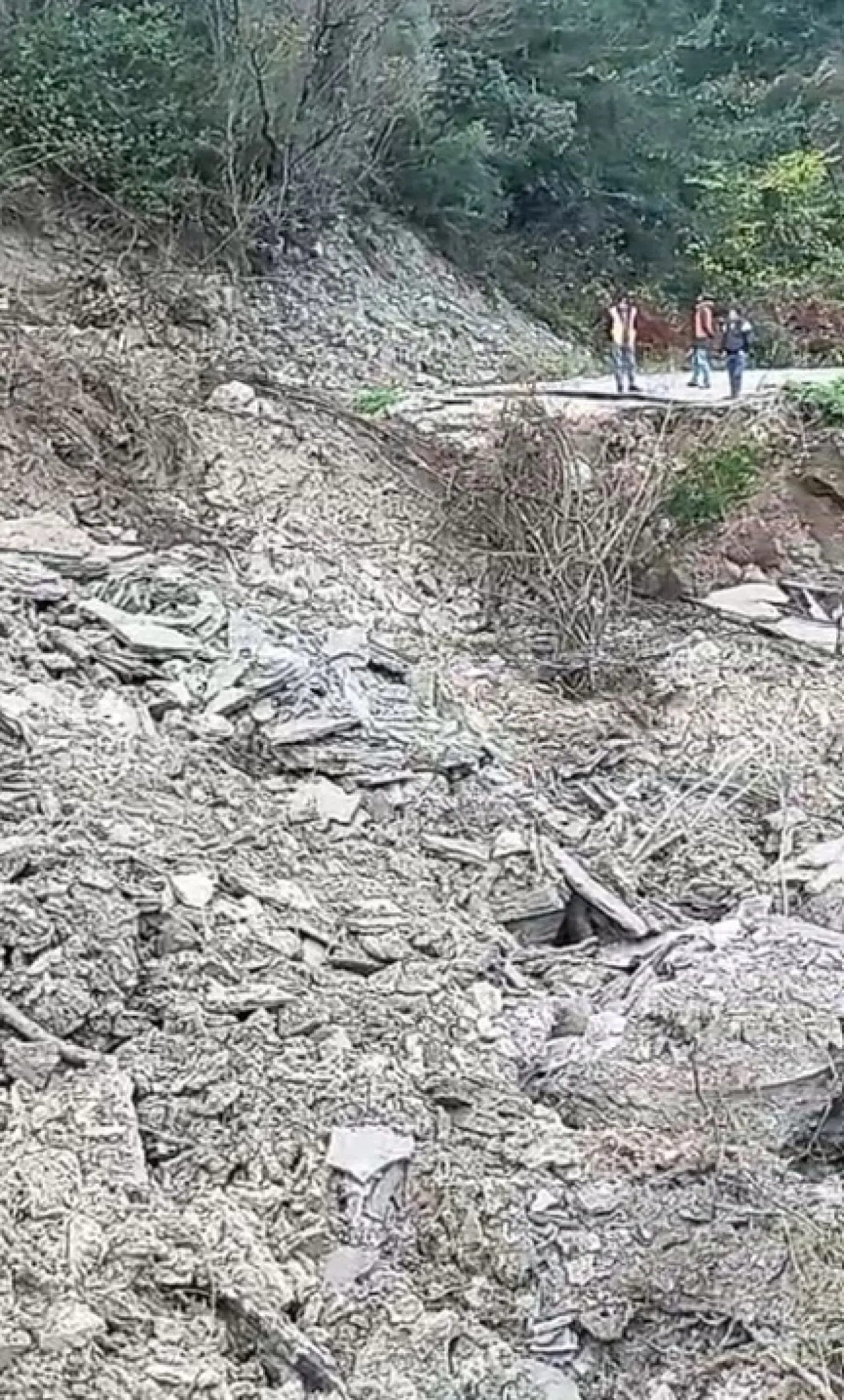 Şiddetli yağış kastamonu sahil yolunu kapattı 2