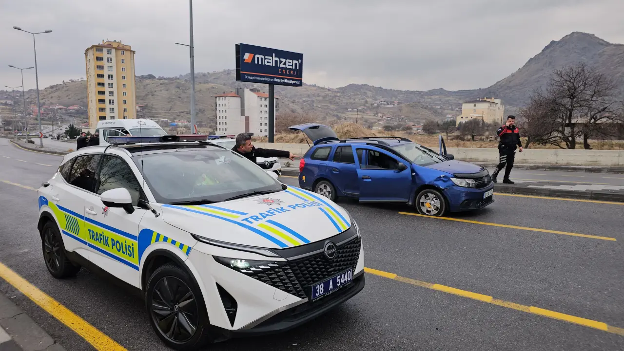 Kayseri’de nefes kesen kovalamaca! Ehliyetsiz sürücü 30 kilometre kaçtı 5