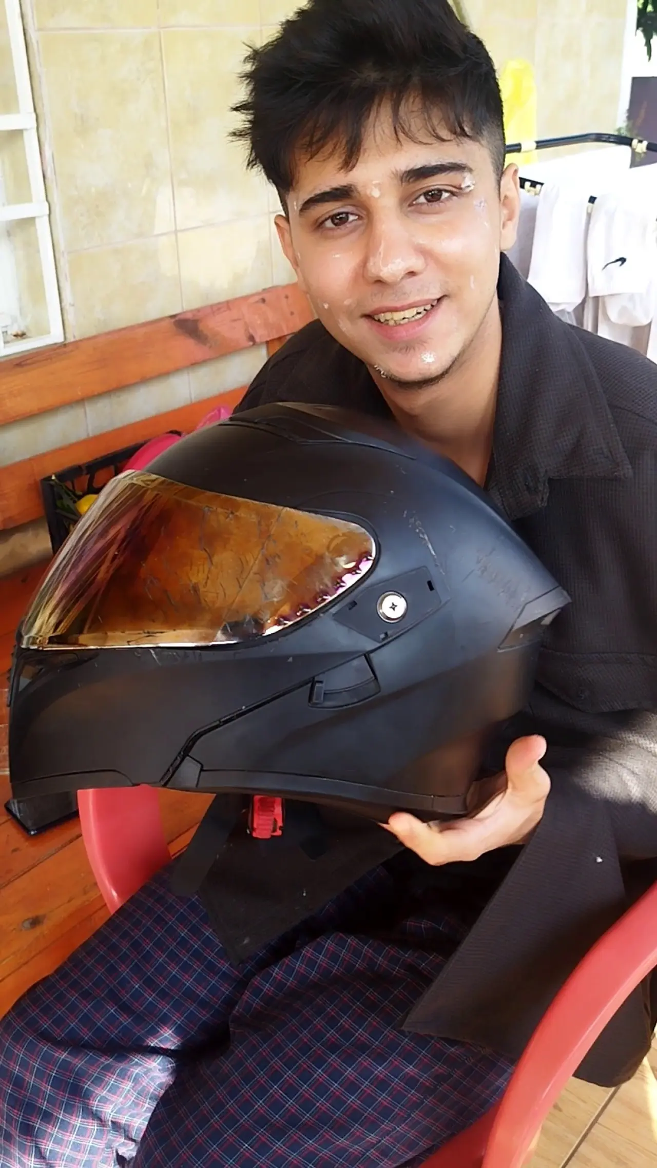 Motosikletli genç ölümden döndü: “Polisler haklıymış, kask hayat kurtarıyor” 1