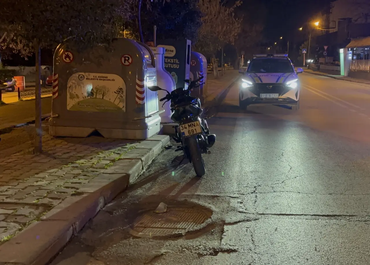 Edirne’de şoke eden kaza! Motosiklet otomobile çarptı 4