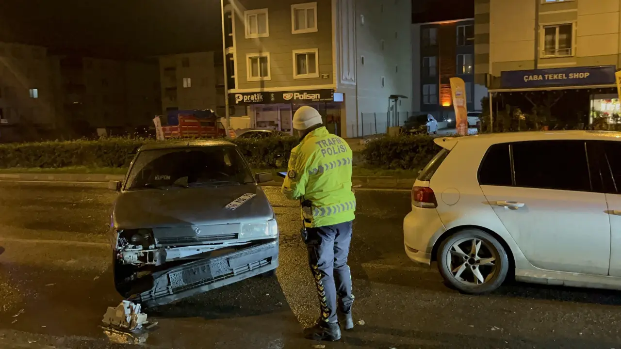 Kaza yapıp ‘Ağabeyimi arayacağım’ dedi: Arabayı bırakıp sırra kadem bastı! 2
