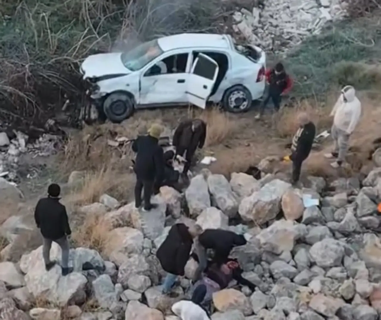 Malatya'da köprüden uçan araçta feci son! 1 ölü, 2 yaralı 2