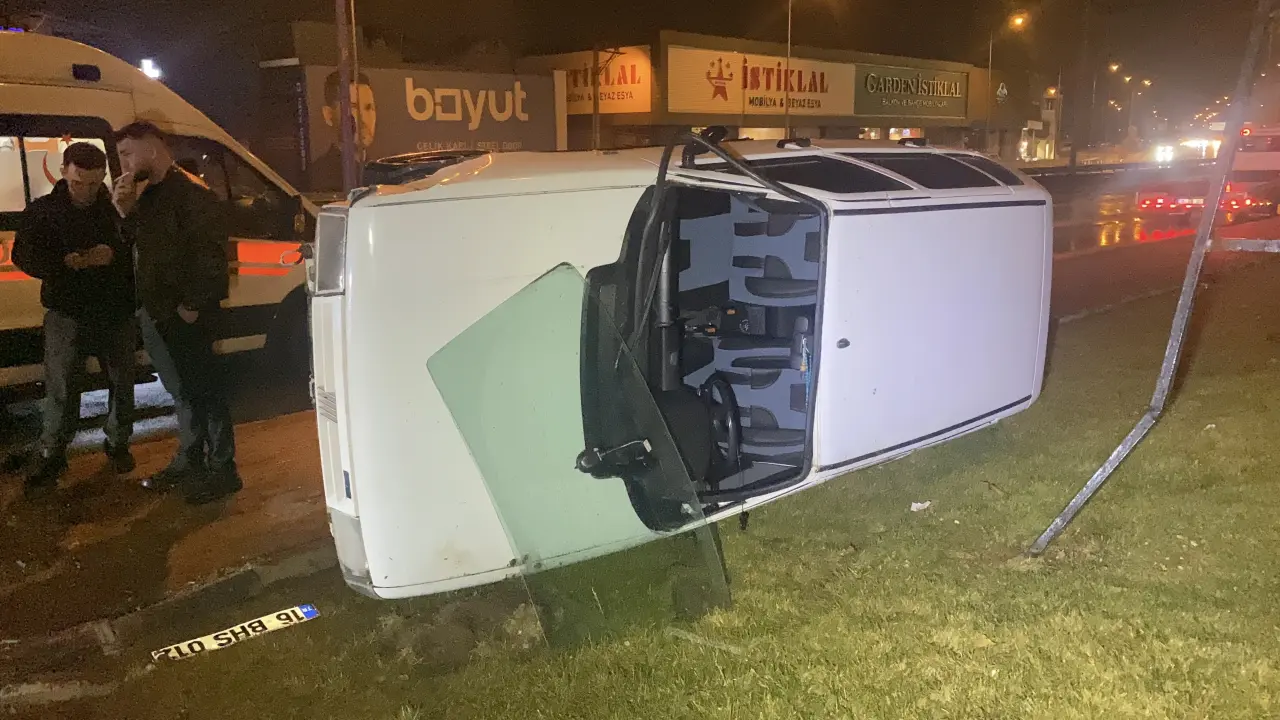 Bursa'da yağış yolları kayganlaştırdı: Araç defalarca takla attı! 3