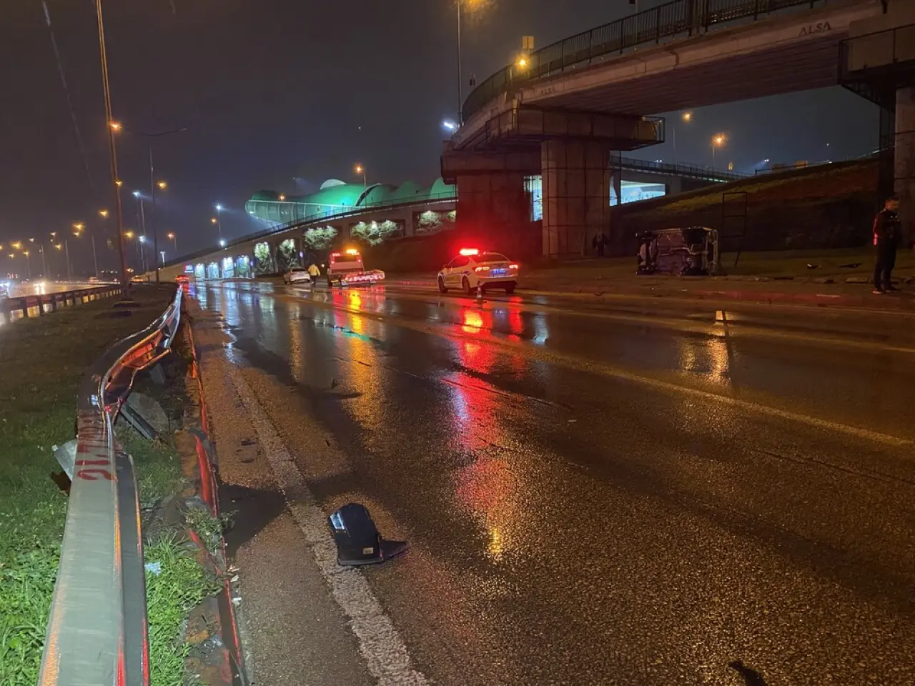 Bursa'da yağış yolları kayganlaştırdı: Araç defalarca takla attı! 2