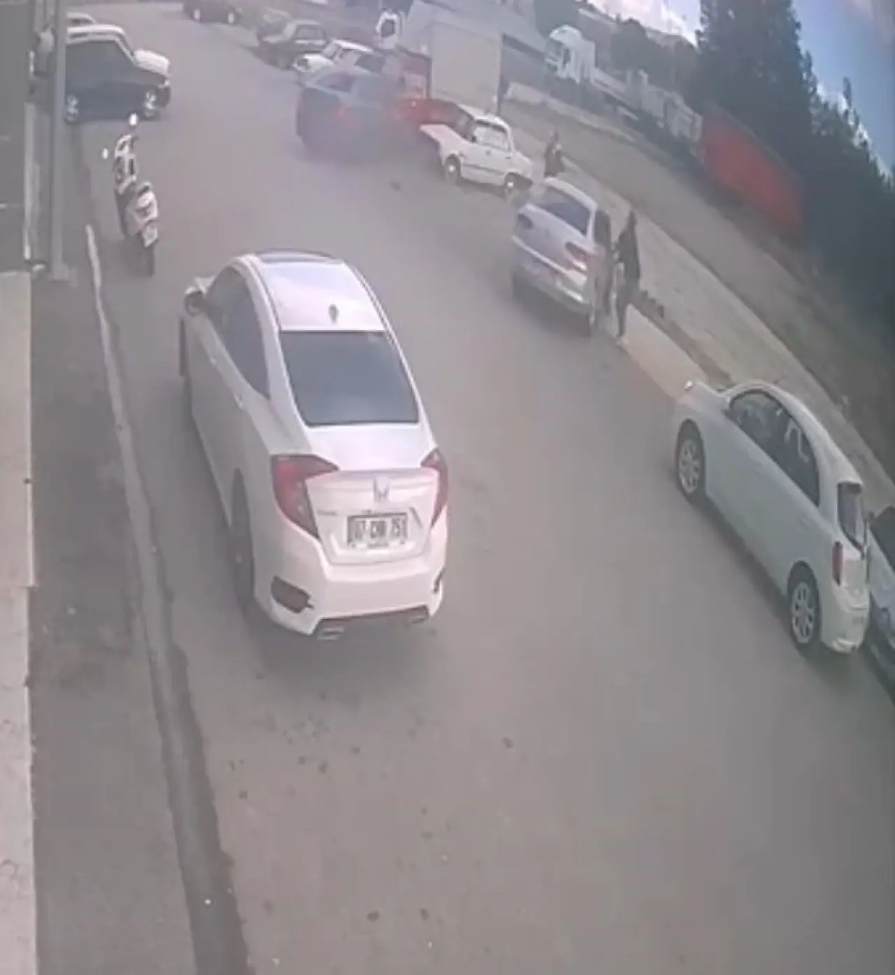 Arabasını oto yıkamaya bıraktı, döndüğünde hurdaya dönmüş halde buldu! 3