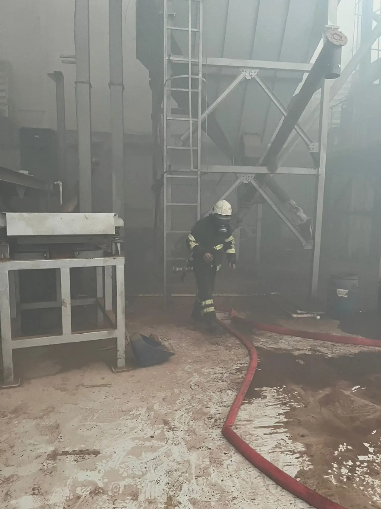 Hatay’da fabrika saniyeler içinde alevlere teslim oldu! 3