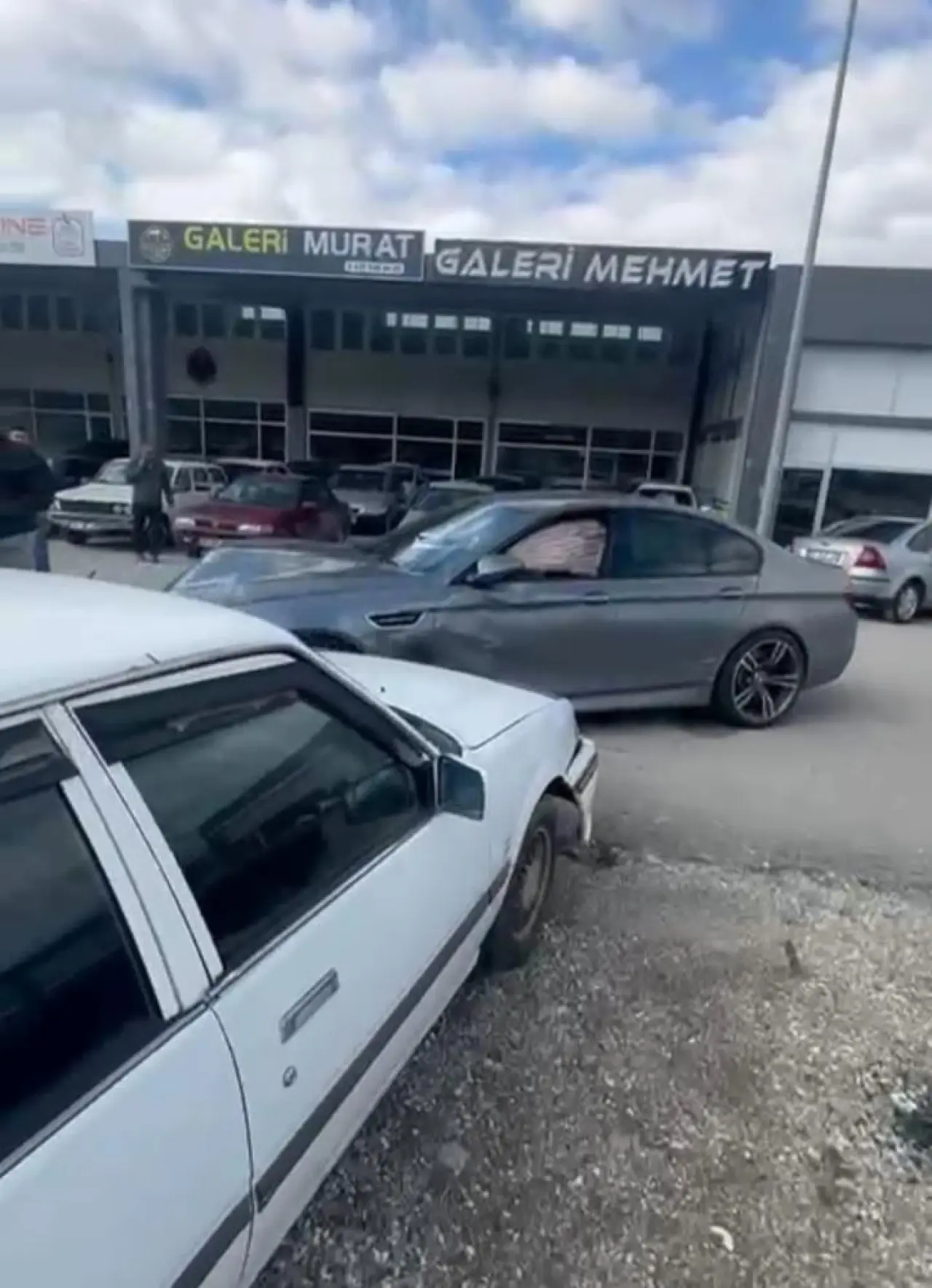 Arabasını oto yıkamaya bıraktı, döndüğünde hurdaya dönmüş halde buldu! 1