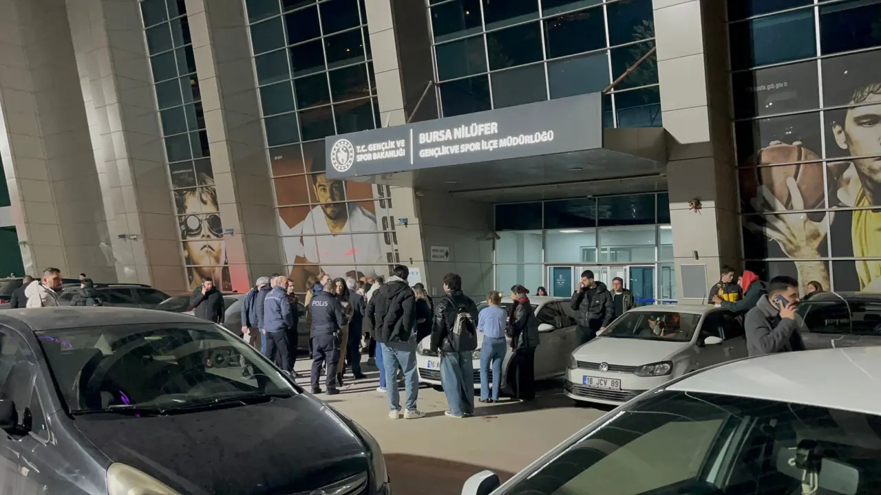 Bursa'da spor salonu adeta Teksas’a döndü: Koltuk ipi kavgası bıçaklı çatışmaya dönüştü 9