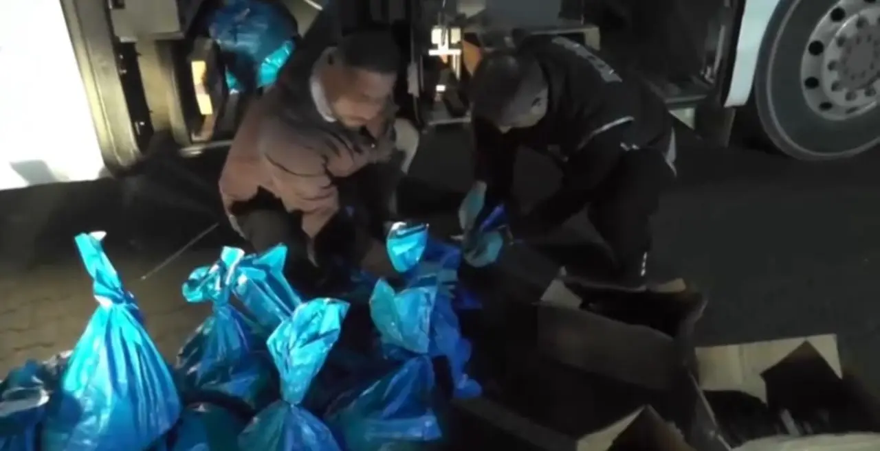 Yolcu otobüsünde silah atölyesi gibi sevkiyat! 5