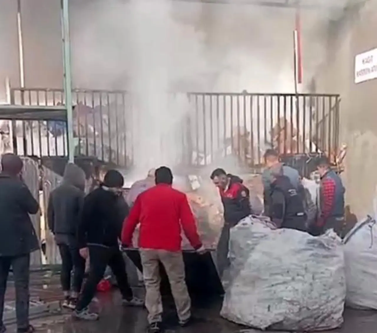 Osmaniye'de korkutan yangın! İş yerinde alevler yükseldi 1