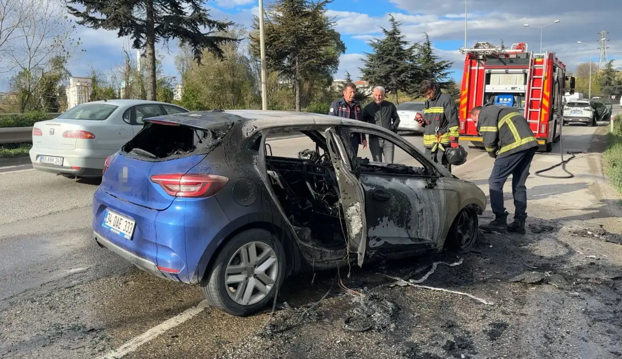 Samsunspor futbolcusu alevlerin içinden çıktı: Otomobil küle döndü! 5