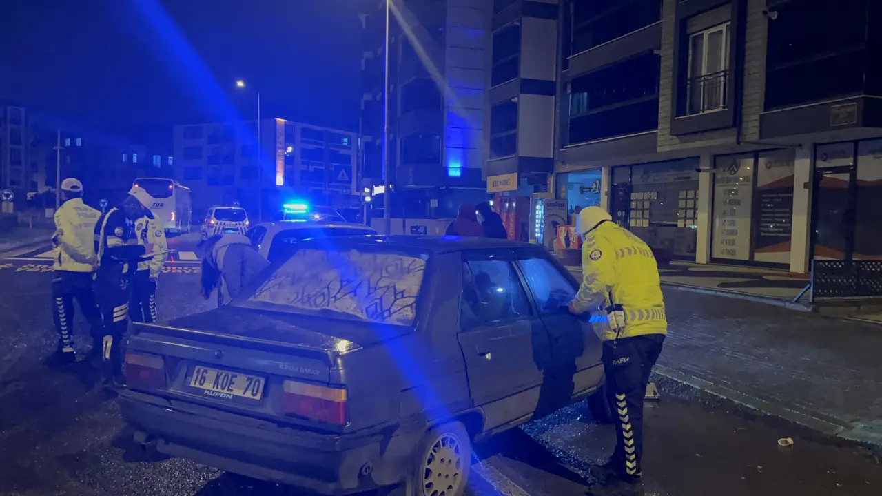 Kaza yapıp ‘Ağabeyimi arayacağım’ dedi: Arabayı bırakıp sırra kadem bastı! 4