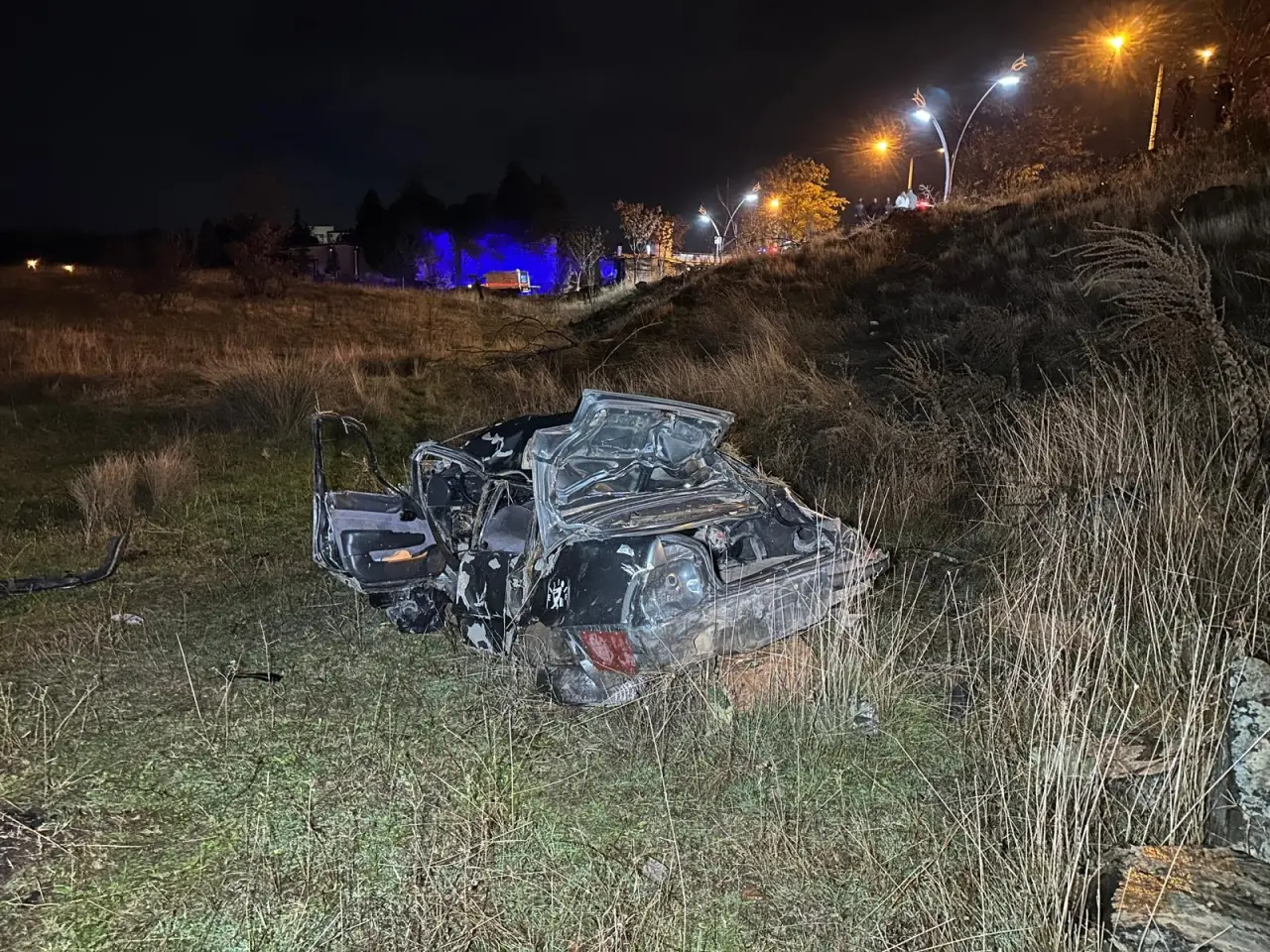 Gece yolculuğu felaketle bitti! Uşak’ta otomobil hurdaya döndü 7