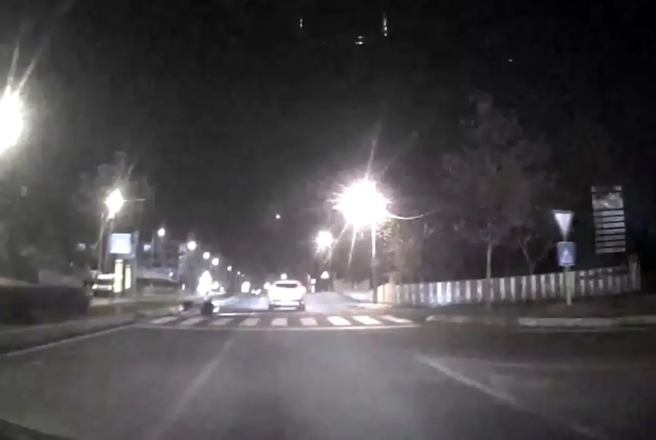 Vicdanları sızlatan anlar kamerada! Motosikletliye çarpıp gözünü bile kırpmadan kaçtı 2