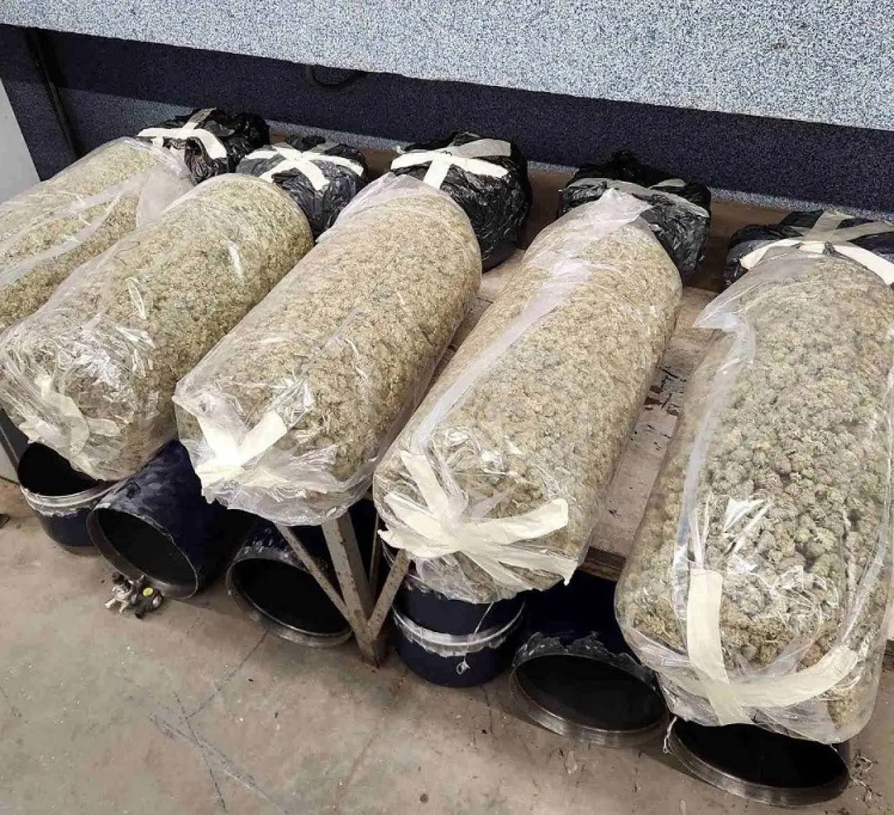 Gaz tüplerine gizlenmiş! 70 kilo esrar sınırda yakalandı 2