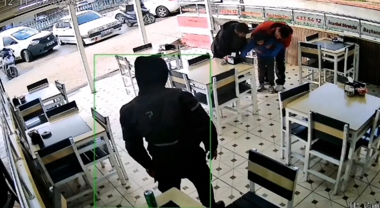 Nefessiz kaldı, herkes şoke oldu! Kuryenin refleksi ise hayat kurtardı 1