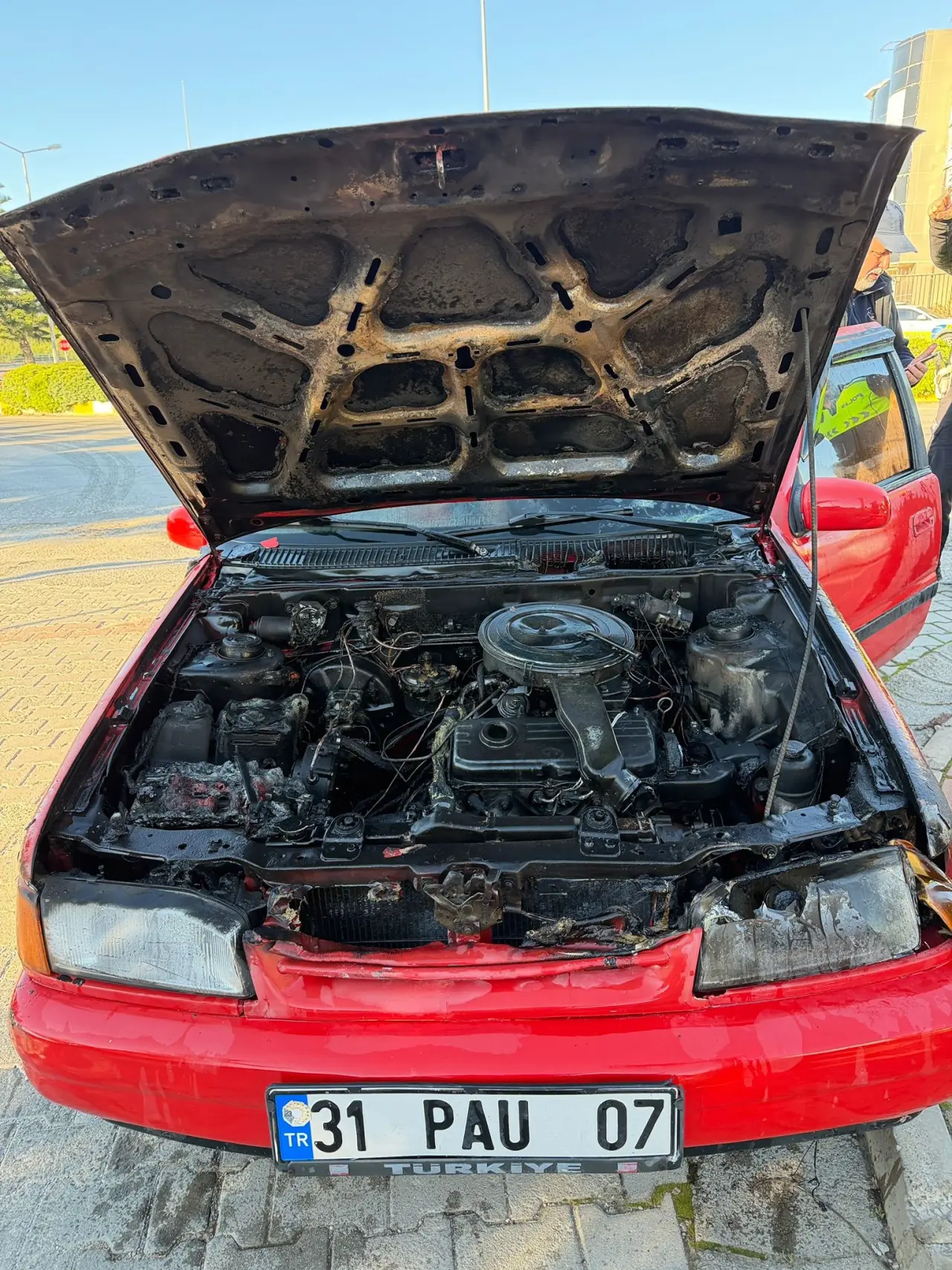 D-400 karayolunda korku dolu anlar: Araç alev topuna döndü! 4