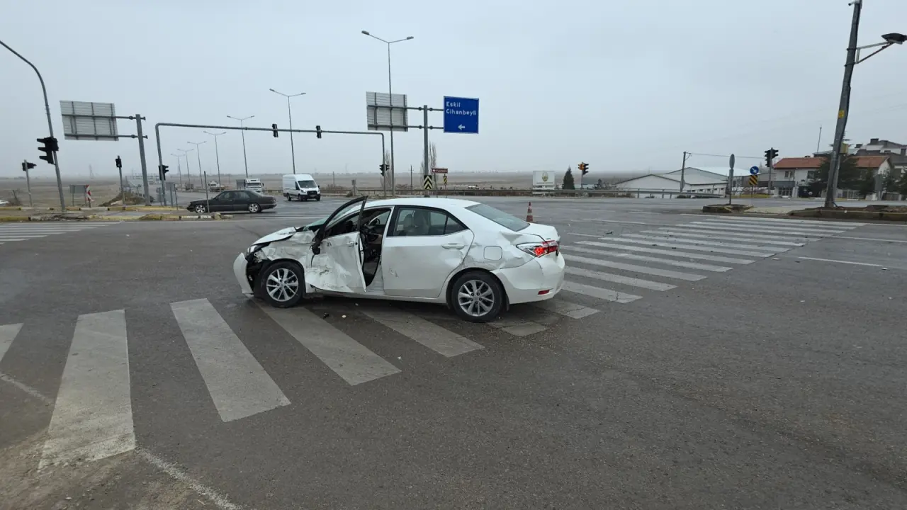 Yarı final dönüşü korkunç kaza! 4'ü hakem 5 yaralı 2