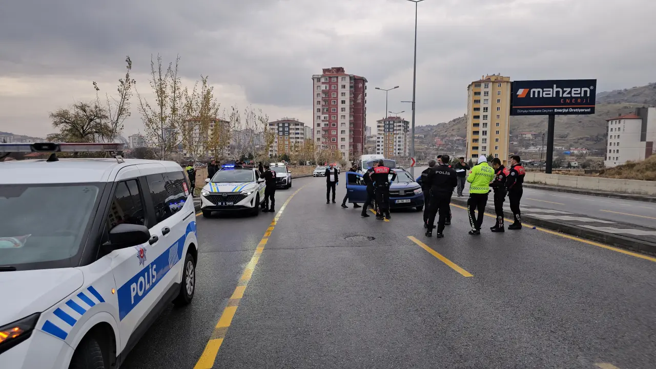 Kayseri’de nefes kesen kovalamaca! Ehliyetsiz sürücü 30 kilometre kaçtı 4
