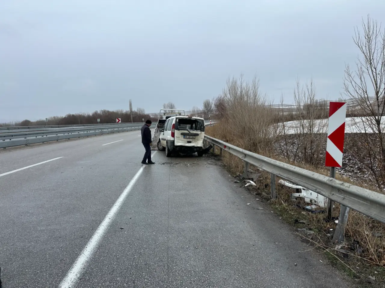 Kaza yerinde yeni kaza! Kazazedeler yolda beklerken çarpıldı 2