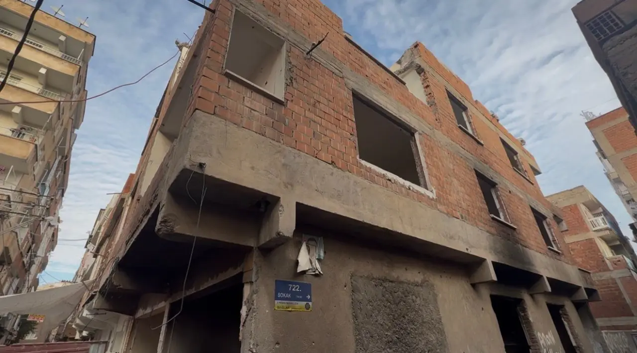 Diyarbakır'da yıkım sırasında talihsiz kaza! İşçi molozların altında kaldı 2