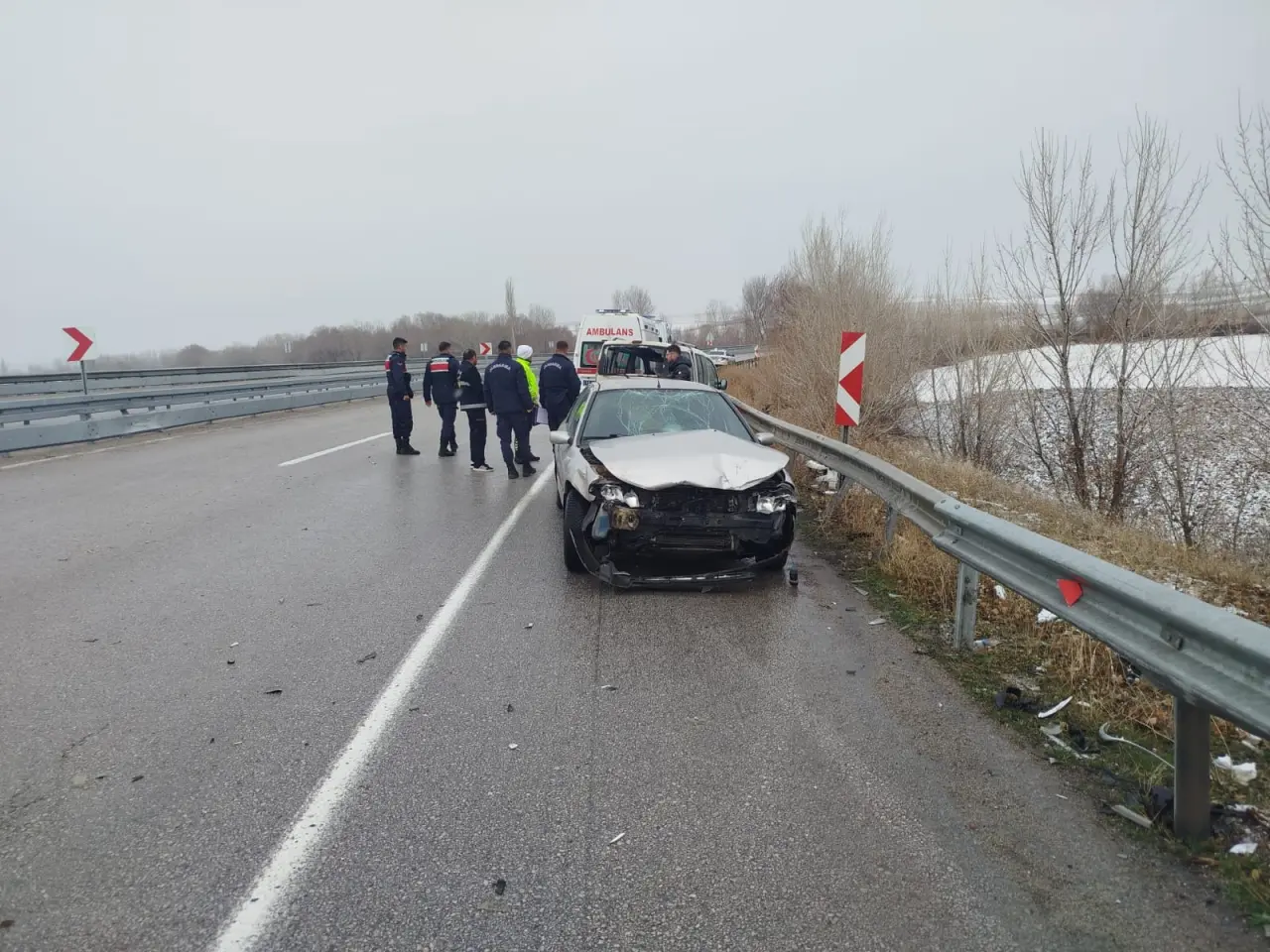 Kaza yerinde yeni kaza! Kazazedeler yolda beklerken çarpıldı 4